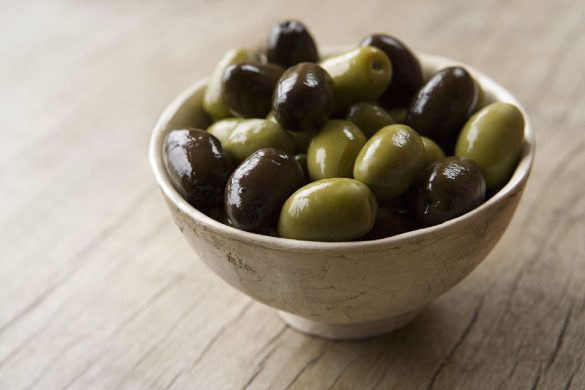 wellhealthorganic.com:11-health-benefits-and-side-effects-of-olives-benefits-of-olives