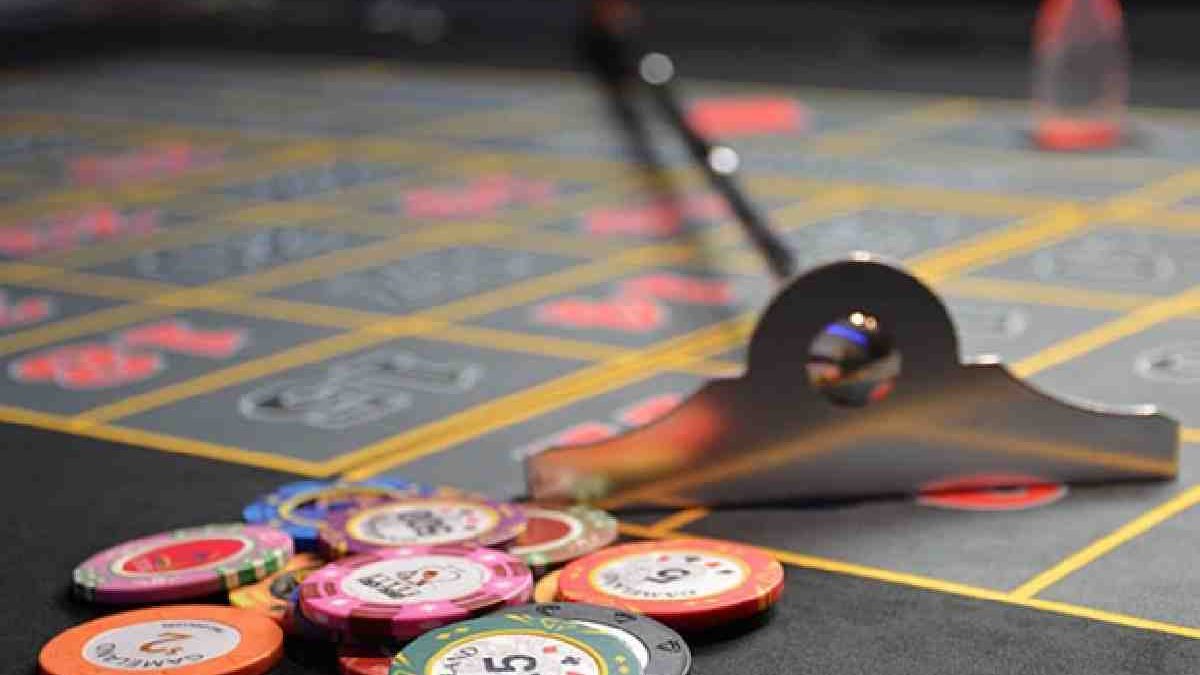 Exploring Different Betting Strategies in Online Casino Games