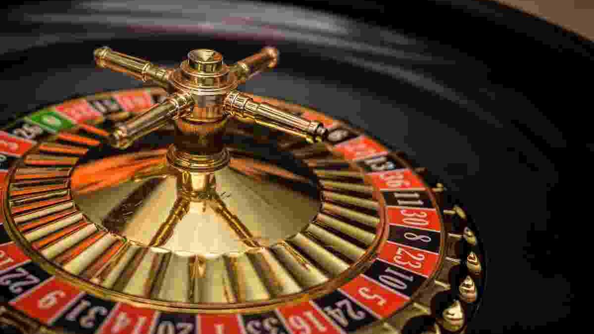 Exploring Different Betting Strategies in Online Casino Games